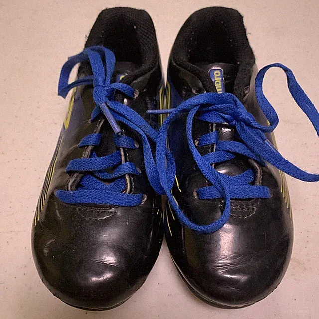 Umbro Shoes Youth Size 10K Turrachi Soccer Cleats Black Blue Faux Leather Low