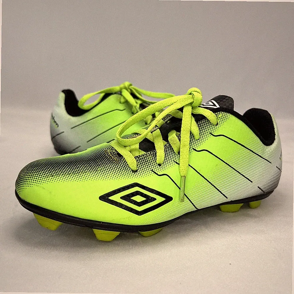 Umbro Soccer Arturo Cleats Size 3 US Boys/Girls Youth Neon Green