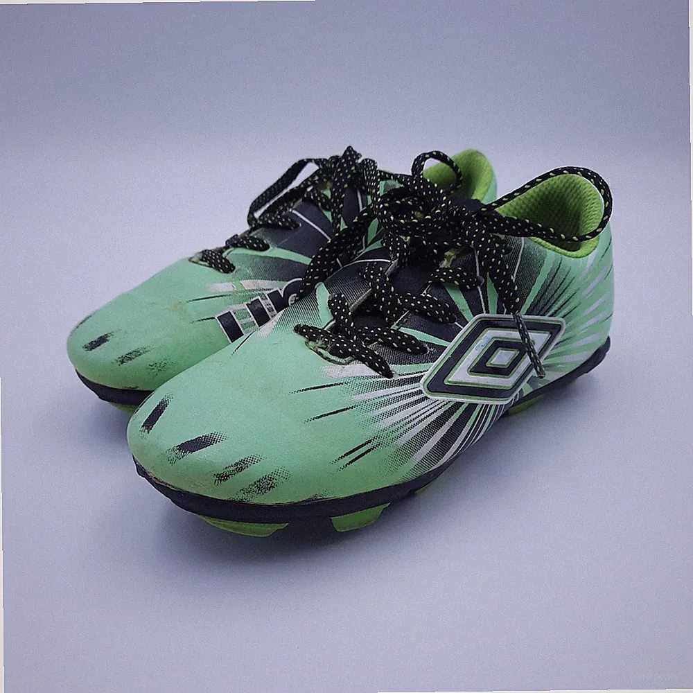 Umbro Soccer Cleats Green Youth Kids Size 11K