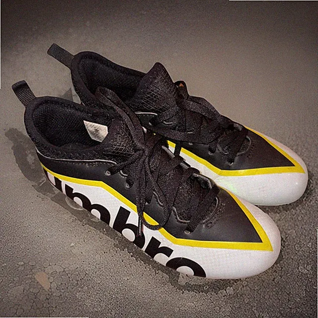 Umbro Soccer Cleats Kids 12C Black White Yellow Kids Shoes Boys Football