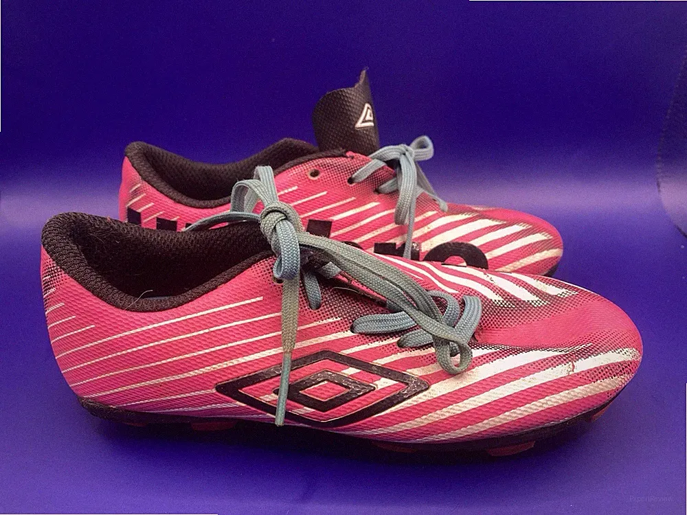 Umbro Soccer Cleats Kids Size 11