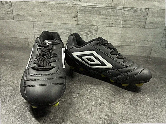 Umbro Soccer Cleats Kids Youth Boys 11 M Football Shoes Black Leather Lace Up