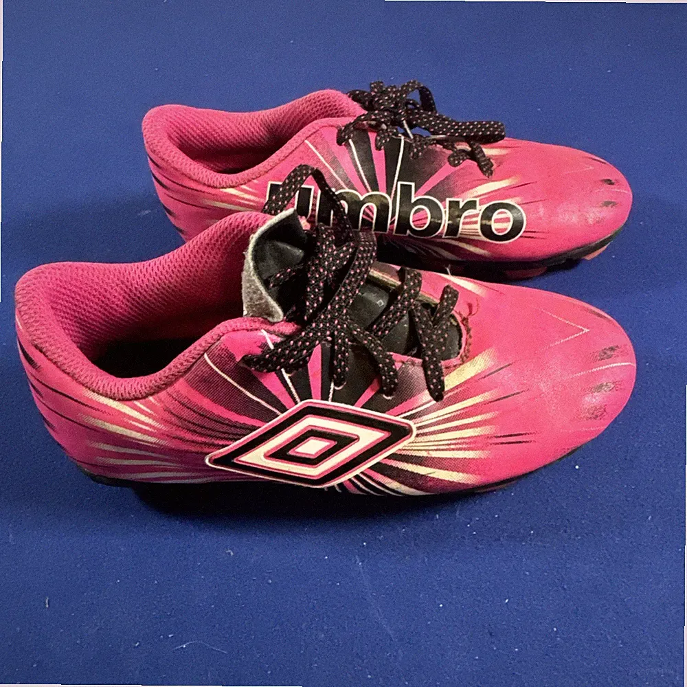 Umbro Soccer Cleats Shoes Girls Youth sz 12K Pink Black EUC