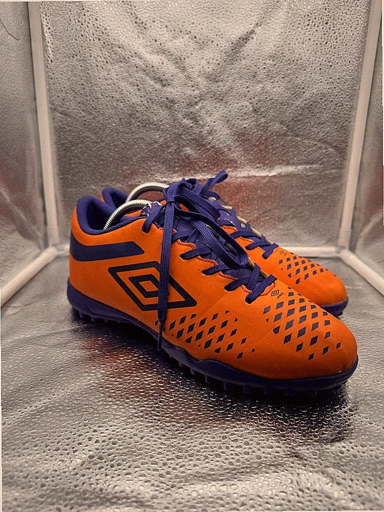 Umbro Soccer Cleats (Turf) Orange Navy Blue Men's Size 10
