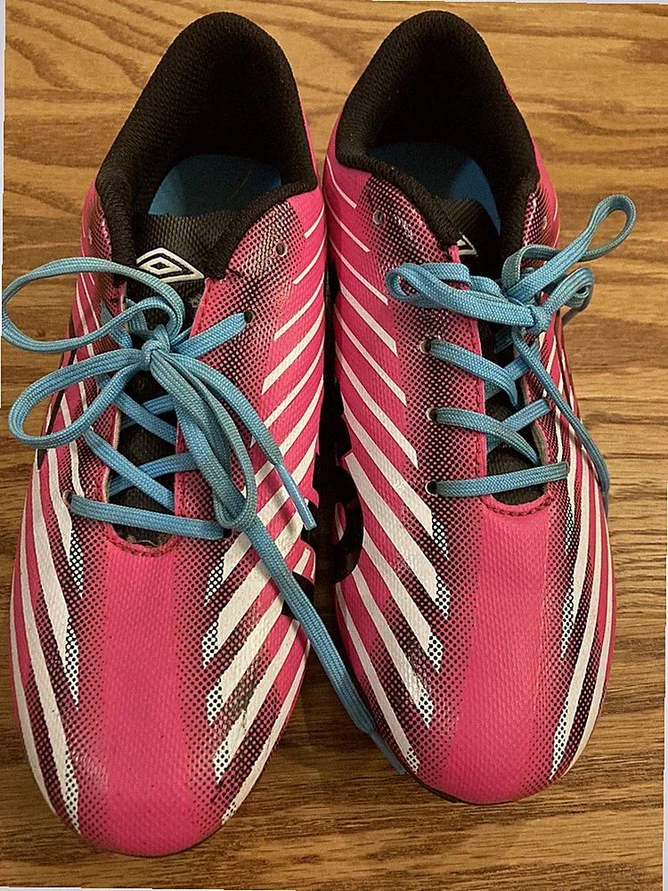 Umbro Soccer Cleats Youth Girls Arturo 2.0 Shoes - Pink & Black - Size 4.5