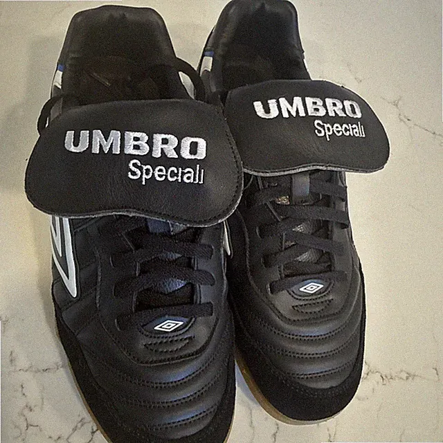 Umbro Special 360 Turf indoor Shoes Men Size 10 brand new