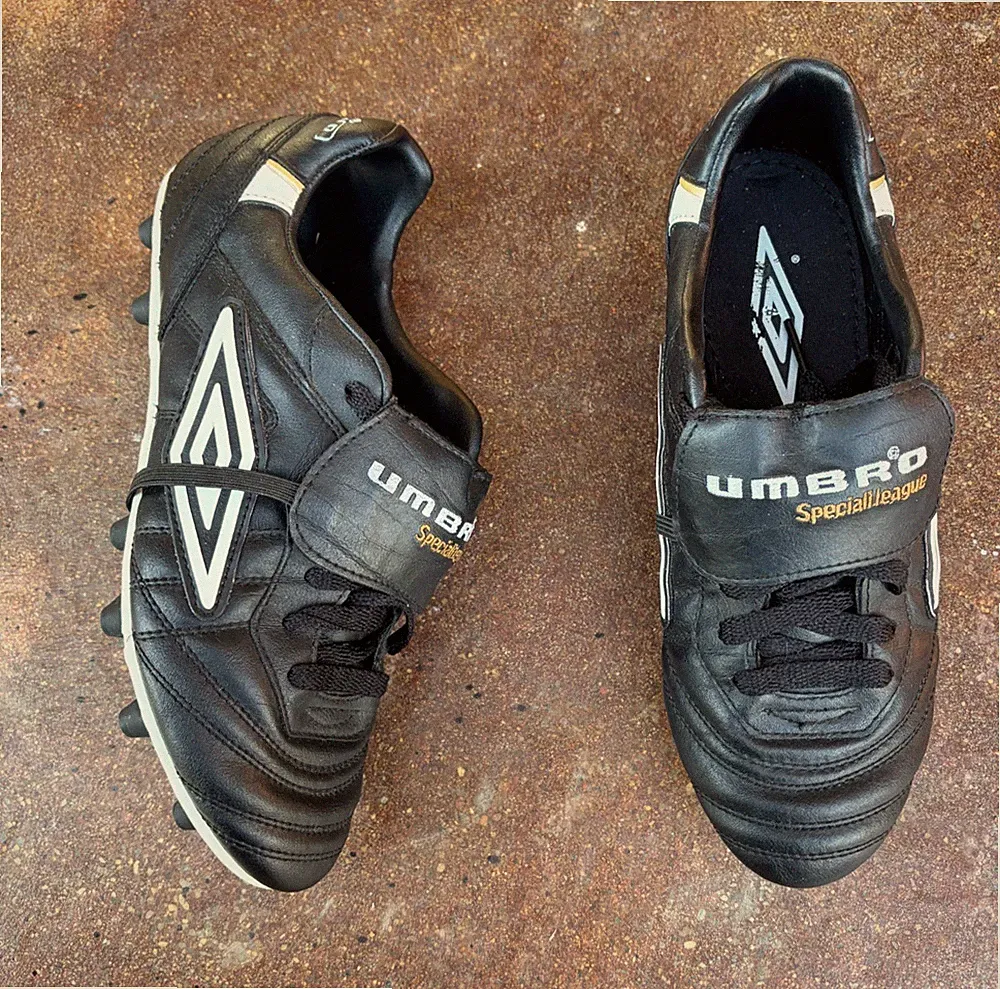 Umbro Speciali League Soccer Cleats Womens Size 8 US Mens 6.5 Black Leather