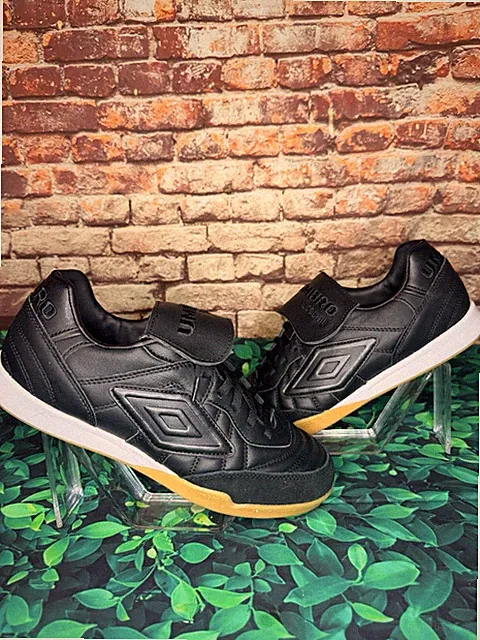 Umbro Speciali Pro IC 98 V22 Indoor Soccer Shoes Black Leather Men's Size 9.5