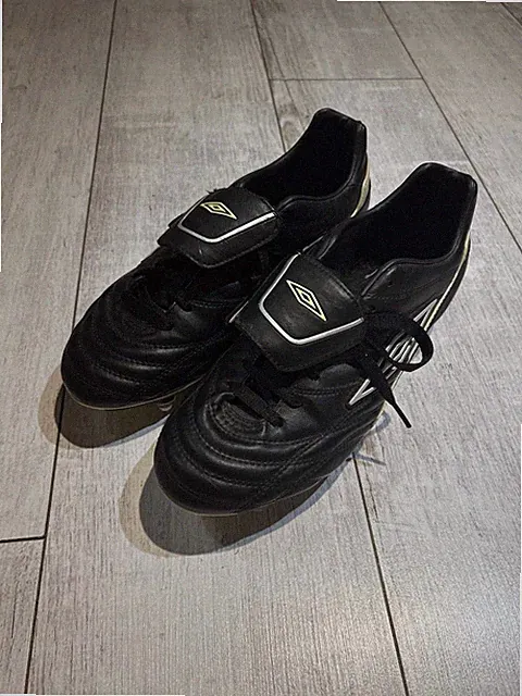 Umbro Speciali SG Vintage Football Boots Soccer Cleats Black / Green Size 43