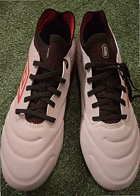 Umbro Tocco V Pro Soccer Cleats Size 8.5. MSRP $300