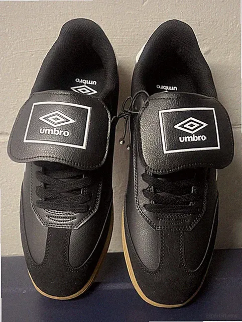 Umbro-TX Indoor Soccer Sneaker / Every Day Shoes. Style UMO 4875001. Size 10.