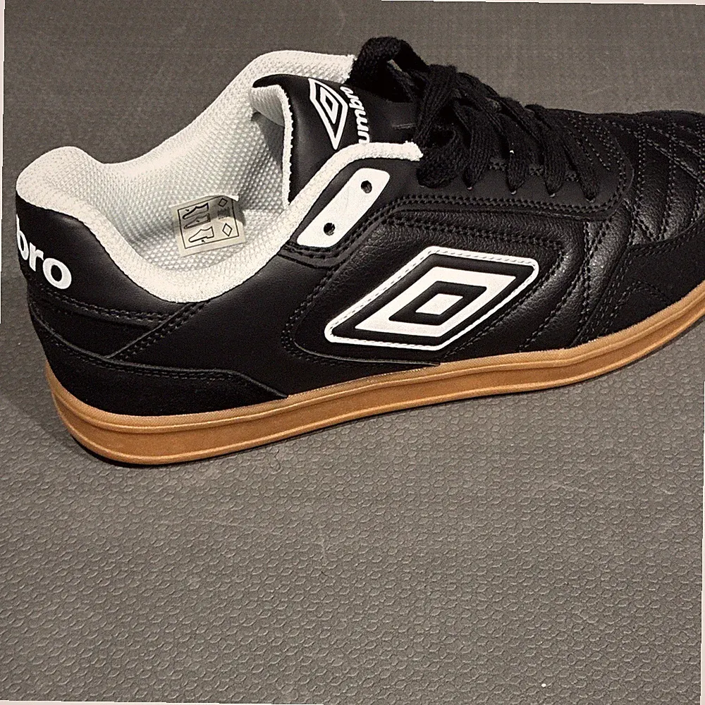 umbro soccer cleats indoor