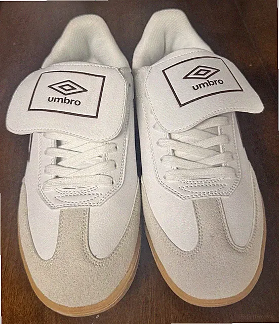 Umbro UMBRO-TX Men’s 7.5 Soccer Shoes White Red Gum Sole Indoor Sneakers
