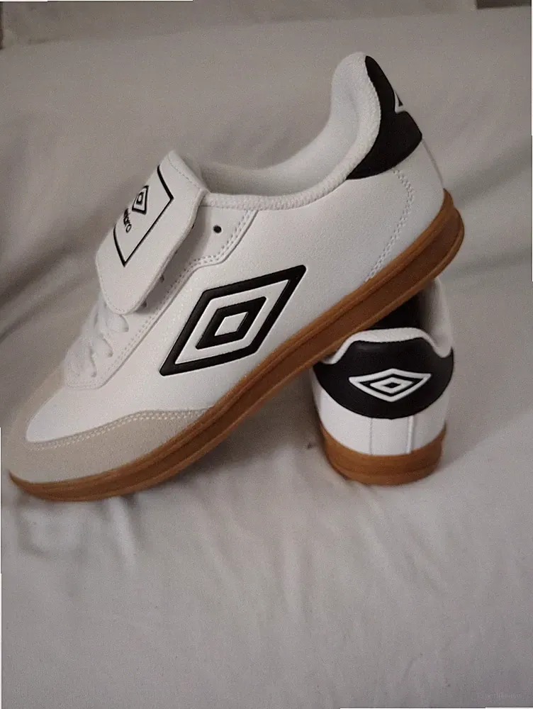 Umbro UMBRO-TX White Black Soccer Sneakers Low Top Lace Up Rubber Outsole 7.5
