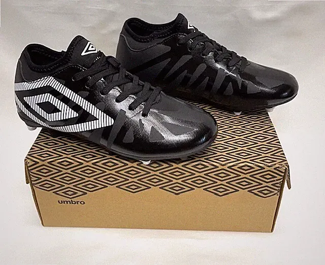 UMBRO VENTURA-FG Youth Unisex Soccer Cleats Sizes:4Y,4.5Y,5Y,6Y,6.5Y Black/White