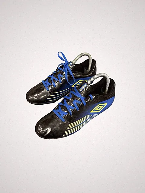UMBRO Youth Soccer Cleats Boys - Size 6 Unisex Black Blue Yellow