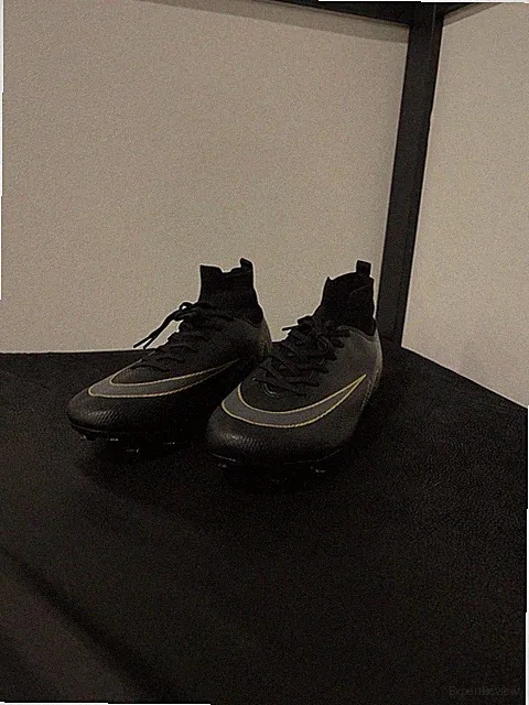 Unbranded "AIR 2025" High-Top Soccer Cleats (Black/Gold)