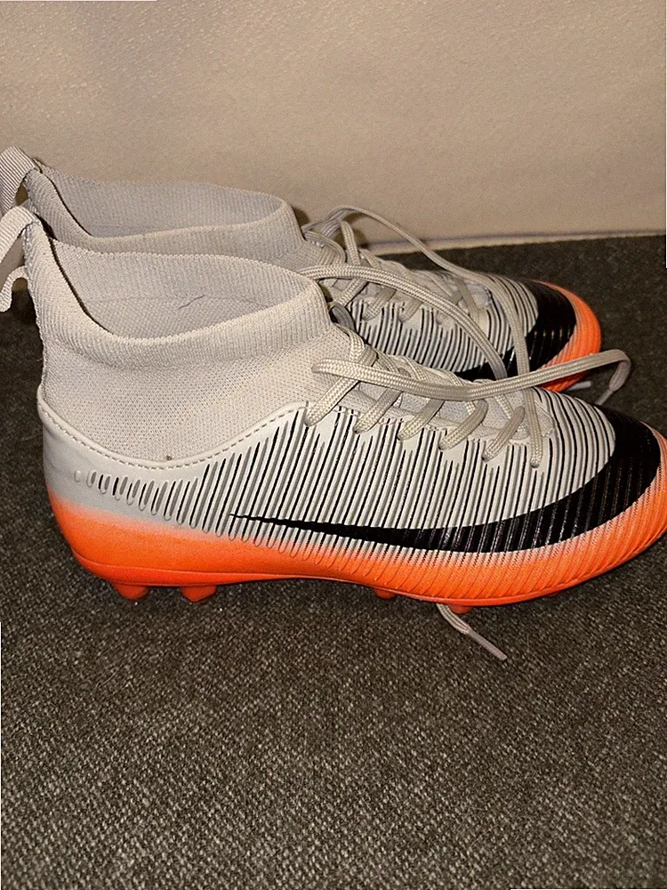 Unbranded Grey Black And Orange Soccer Cleats SZ 5.5W/4 Youth