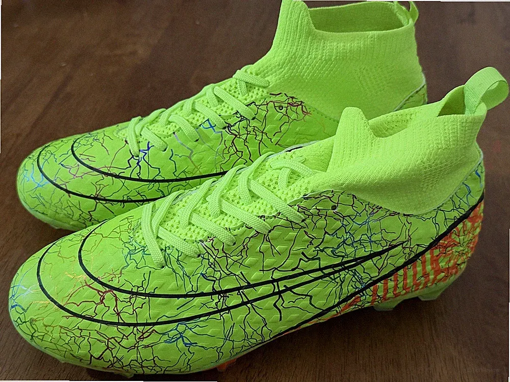Unbranded Neon Green New Soccer Cleats Men’s Size 7 NWOB