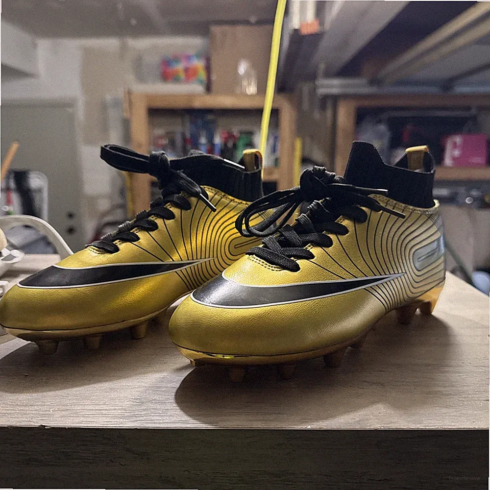 Unbranded Soccer Cleats Rubber Nails 35 EU Gold and Black