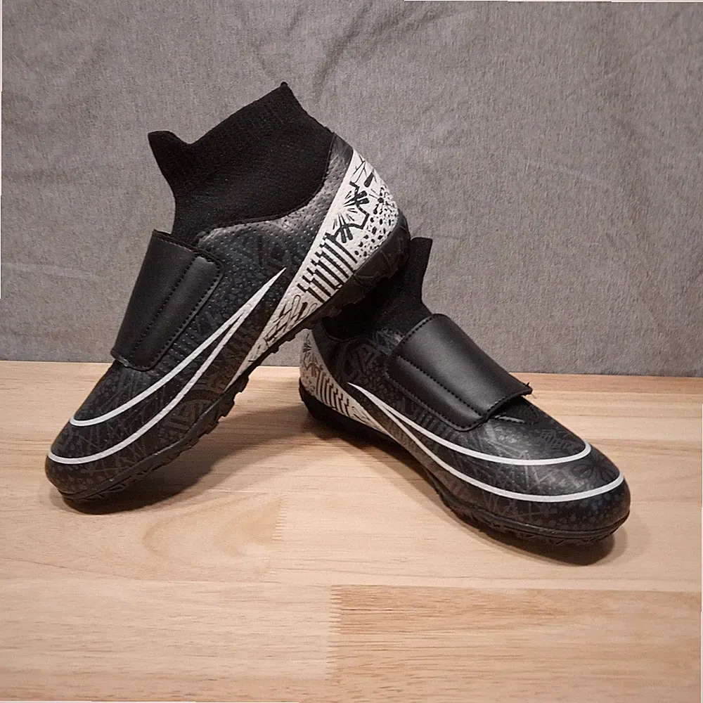 Unbranded Youth Soccer Cleats High Top Turf Shoes Size EU 37 or US Kids 5-5.5