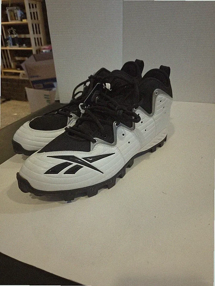 Under Armour 10K Force Pro Mens B&W Soccer Cleats Size 15 Synthetic Upper
