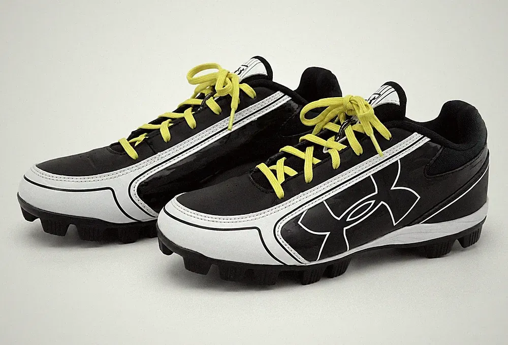 Under Armour Boys/Men’s Football Soccer Cleats US 8 Black w/ Neon Laces
