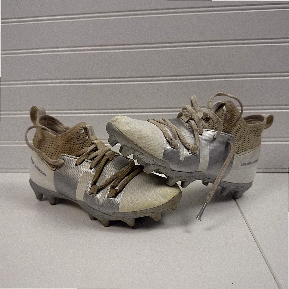 Under Armour C1N MC 3021199-102 Kids 2 Grade School Soccer Cleats White Silver