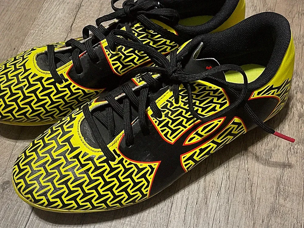 Under Armour CF Force 2.0 FG Soccer Cleats Sneakers Youth 5.5 Low Yellow Black