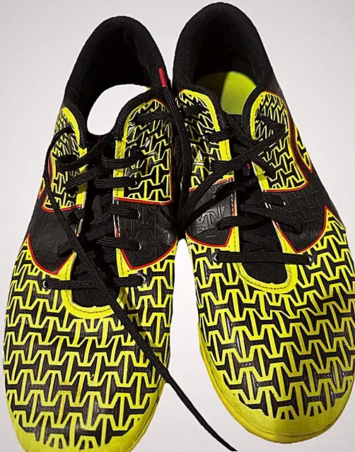 Under Armour CF Force Mens Indoor Soccer Shoes Barely Worn R/Blk/Yel 7.5 size