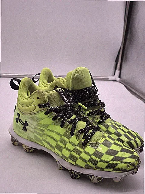 Under Armour Cleats Shoe Kid 4Y Green spotlight Check Print Football 3026978-300