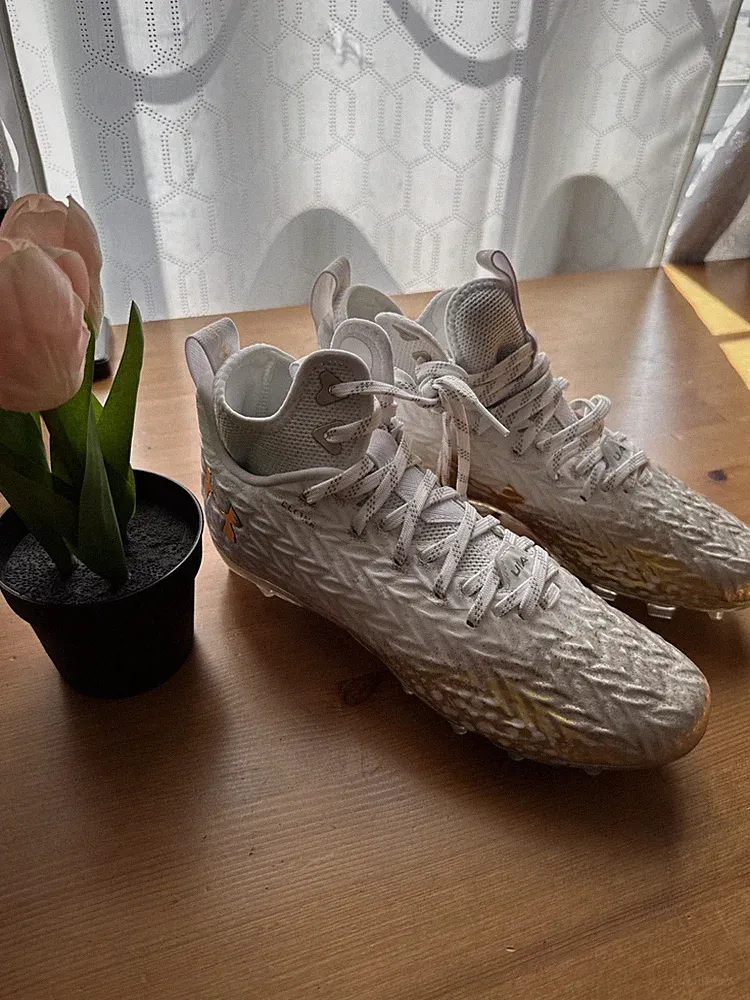 Under Armour Football Big Kids White and Gold Cleats (Runs Small) Size 9