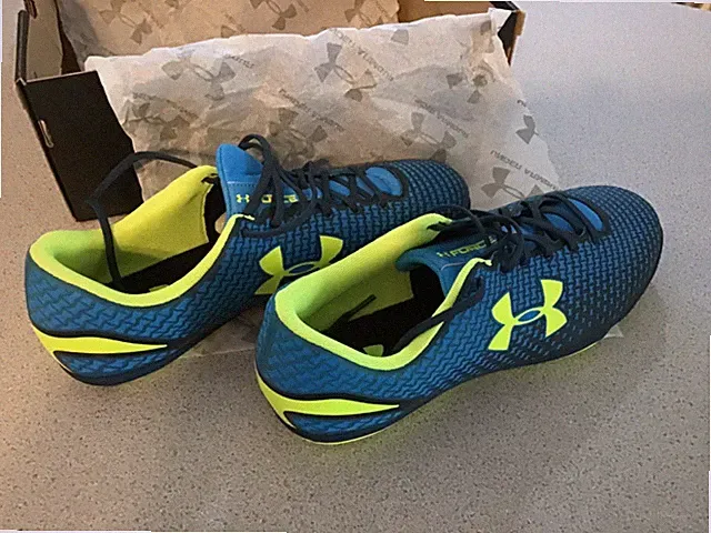 Under Armour Force mens Size 12 indoor Soccer Shoes maybe worn once