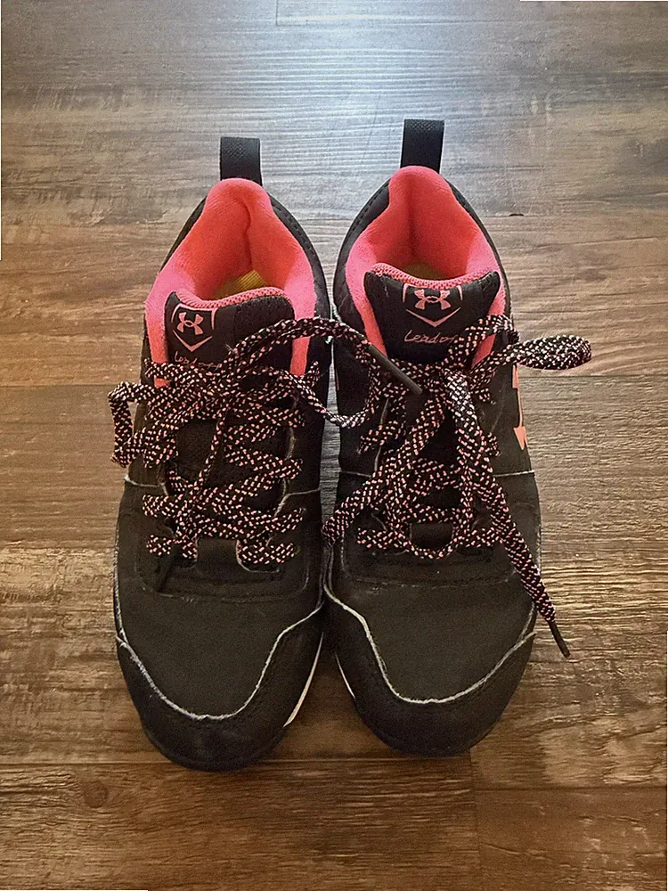 Under Armour Girls Black and Pink Soccer Cleats Size 12K