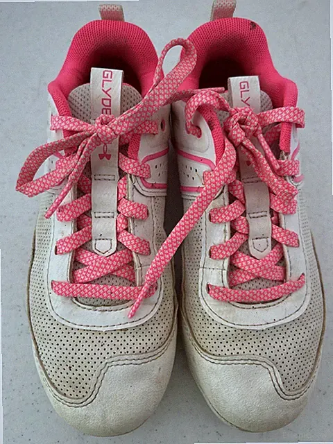 UNDER ARMOUR Glyde Cleats White with Pink Trim Low Sisterhood Riven Size 2Y EUC