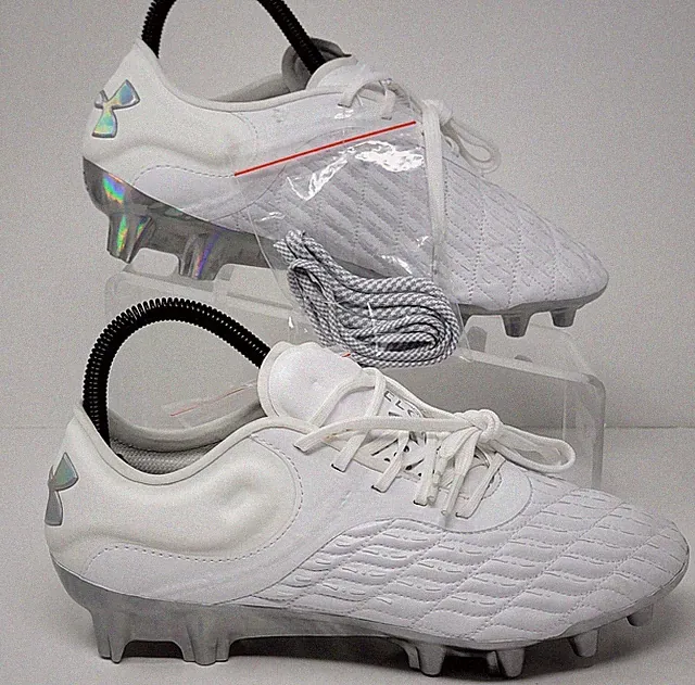 Under Armour Magnetico Elite 3 FG Soccer Cleats White Womens Sz 6.5 3027160-100