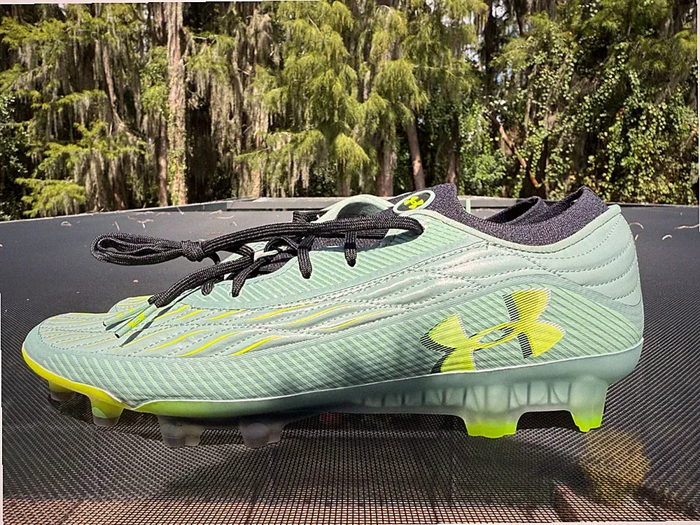 Under Armour Magnetico Elite 4 FG PV Soccer Cleats Silica Size 10 (3027700-348)