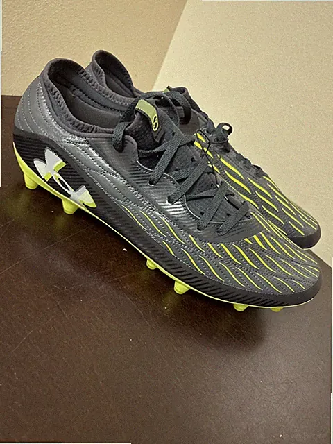 Under Armour Magnetico Elite 4 FG Soccer Cleats Black 3027700-001 Men's 10.5