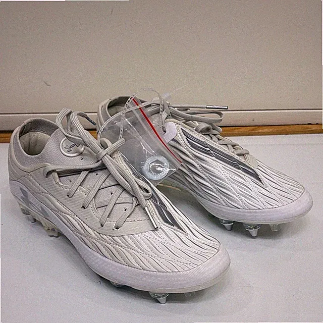 Under Armour Magnetico Elite 4 FG soccer cleats in white