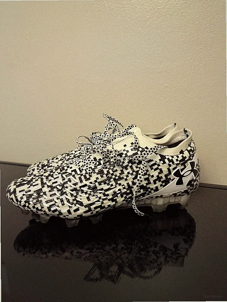 Under Armour Magnetico Elite 4 FG Soccer Cleats White Black 3027700-101 Men 8.5