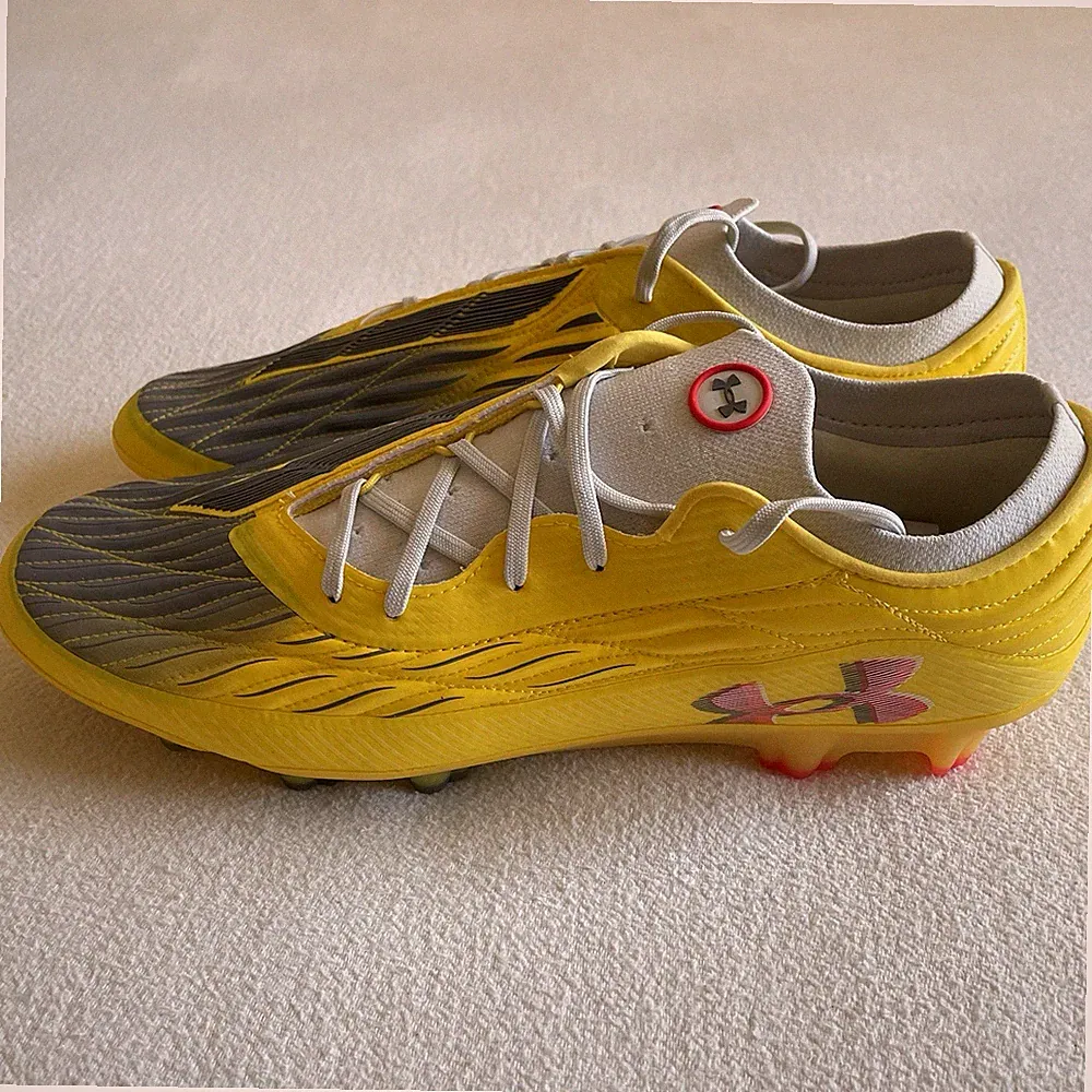 Under Armour Magnetico Elite 4 Soccer Cleat Women Size 13.5 Taxi Yellow