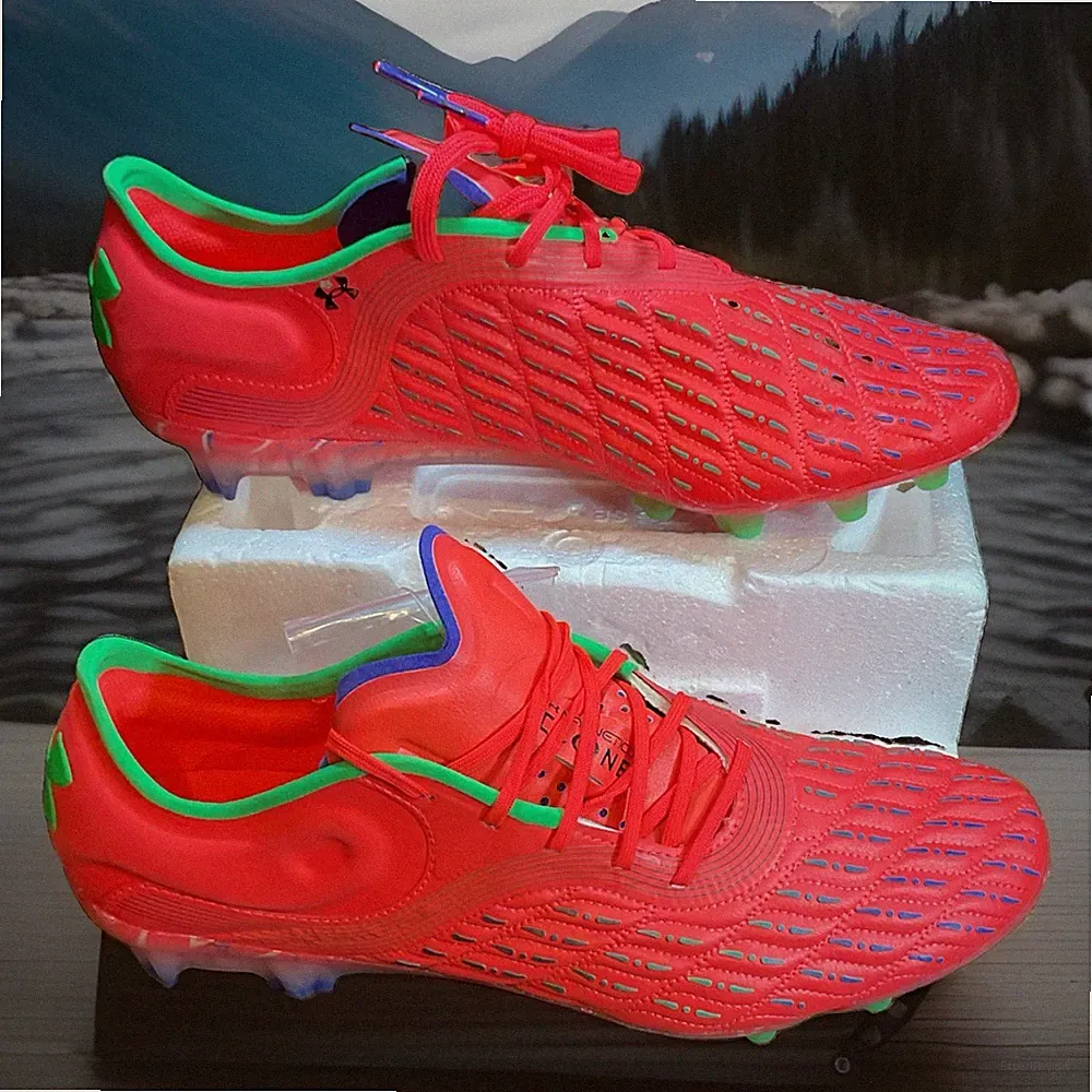 Under Armour Magnetico Elite Soccer Cleats Women's Size 11.5 Red Green