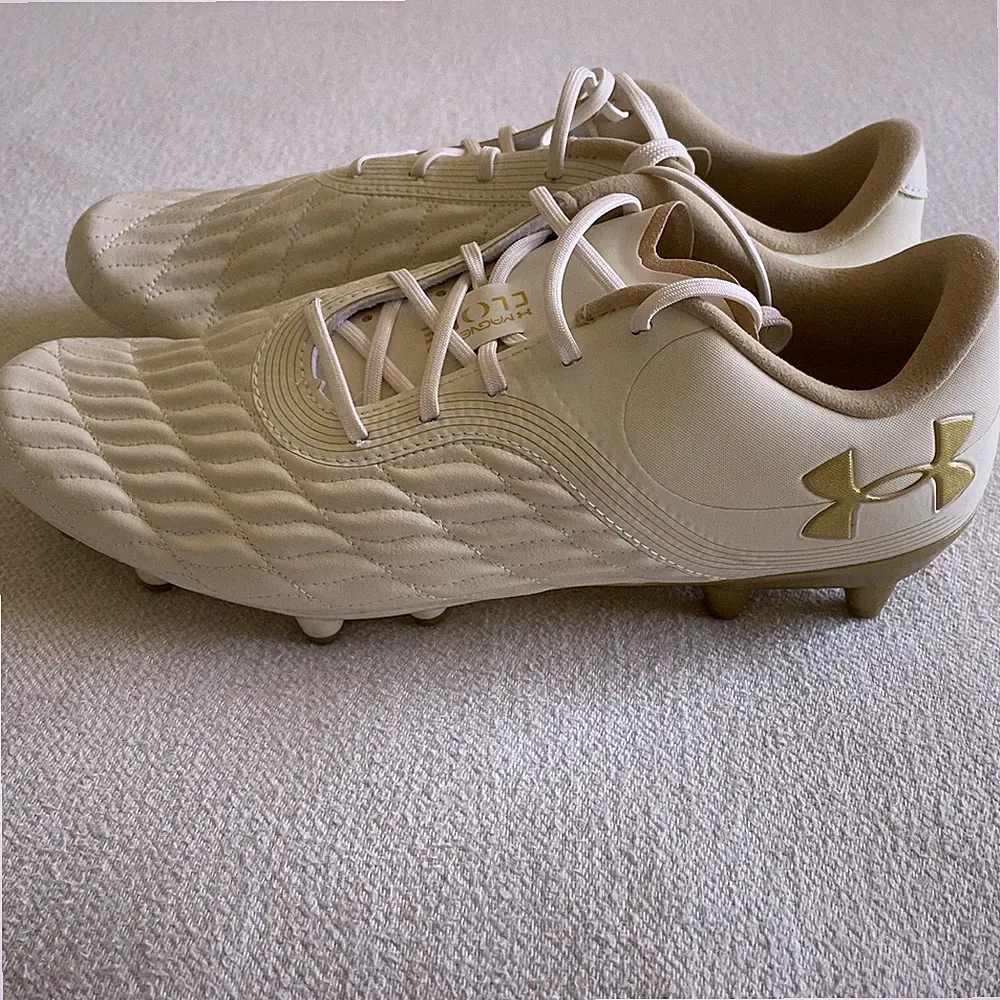 Under Armour Magnetico Pro 3 FG Soccer Cleat Women Size 9.5 Ivory 3027497 102
