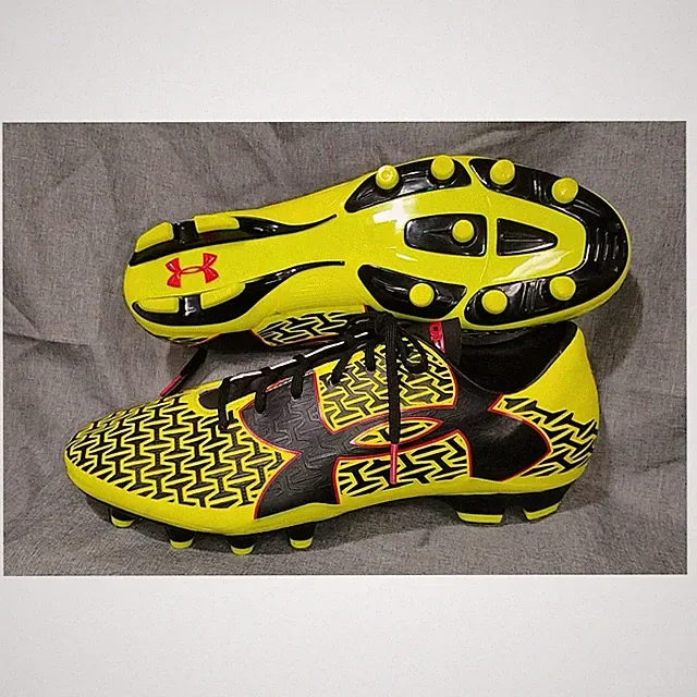 Under Armour Men’s Soccer Cleats Yellow/Black/Red Low Top Lace-Up 2016