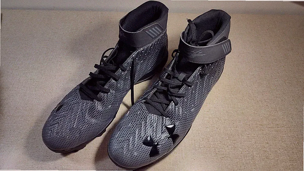 Under Armour men's soccer / football cleats (size 15 / gray) NWOB