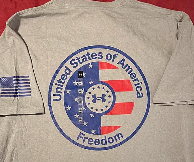 Under Armour NEW MENS 2XL XXL UA Freedom USA Flag Logo T-Shirt GRAY 1326848-035