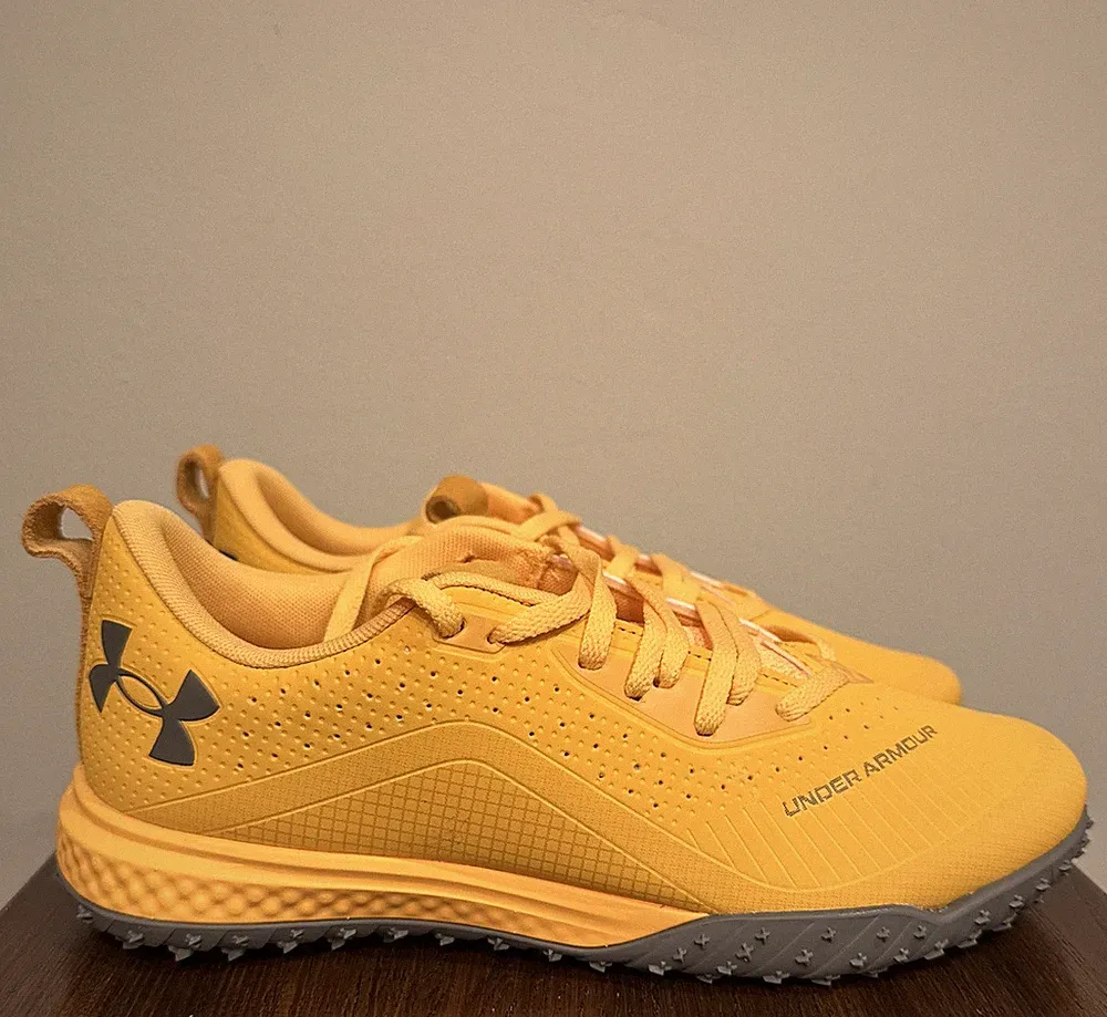 Under Armour Shadow Turf Soccer Cleats Men’s Size 8 Yellow/Grey 3027237-700 NEW