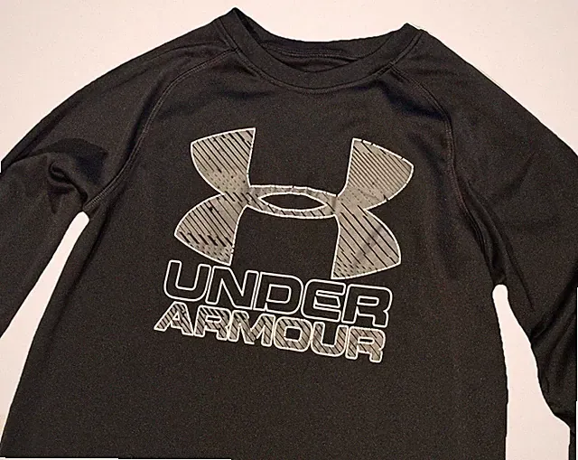 UNDER ARMOUR SHIRT BOYS M LOOSE FIT HEAT GEAR BIG LOGO BASE LAYER