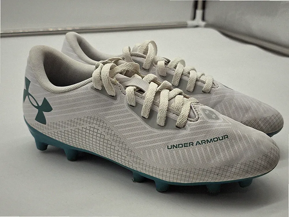 Under Armour Shoes Youth Size 3.5Y White Soccer Cleats 3028709-101 Damage
