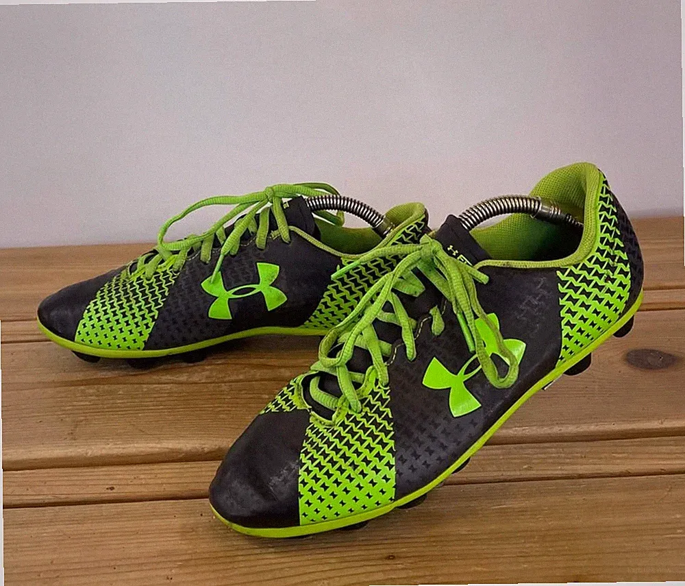 Under Armour Soccer Cleats – Black/Volt – Youth Size 6